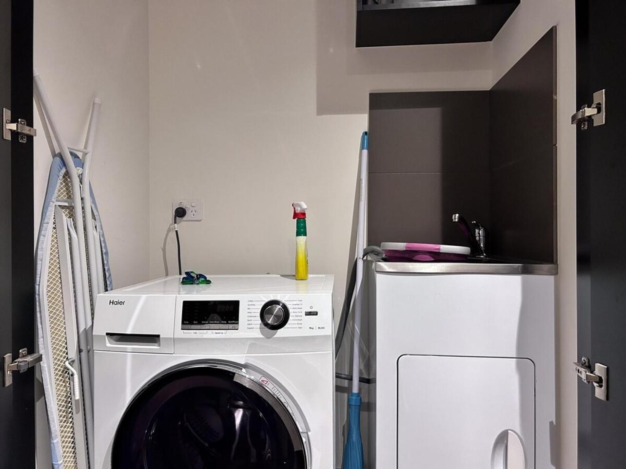 Relaxed 1Br1Ba City View Apt Wifi In Cbd Melbourne Kültér fotó